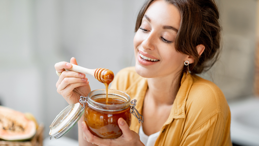 Woman looking at a jar of honey from Miel d'or